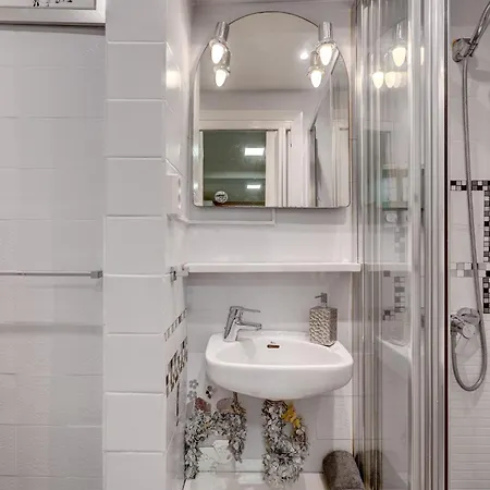 Historic Building, Centrally Located, Close To Eve Apartment