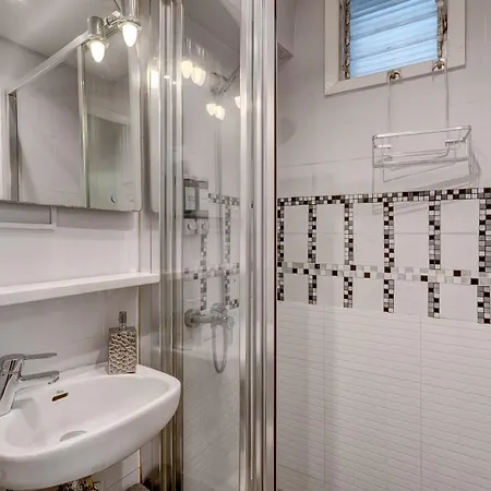 Apartment Historic Building, Centrally Located, Close To Eve *