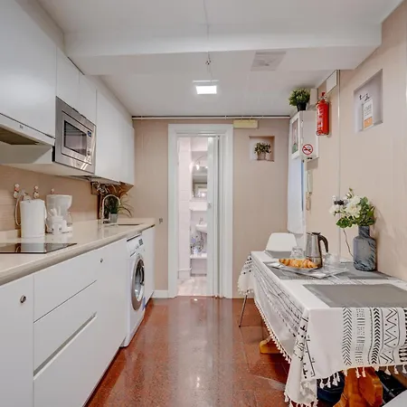 Historic Building, Centrally Located, Close To Eve San Sebastián