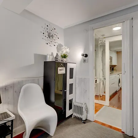 Apartment Historic Building, Centrally Located, Close To Eve *